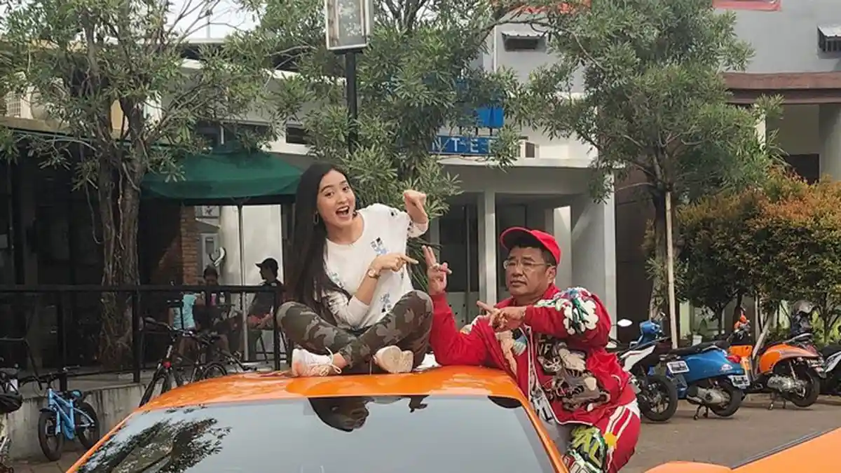 Olahraga di Ancol Bareng Natasha Wilona, Hotman Paris Beri Tips Khusus untuk Para Lelaki
