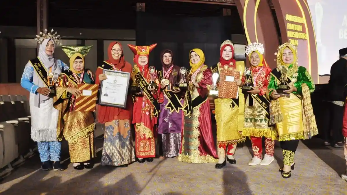 13 Guru dari Aceh Mendapat Anugerah Penggerak Pantun Tingkat ASEAN 