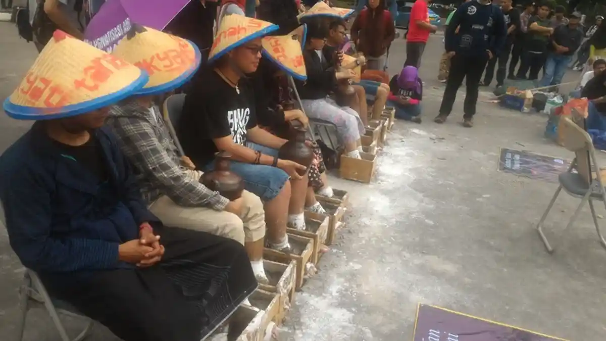 Direktur Eksekutif LBH Jakarta Rela Kakinya Dicor