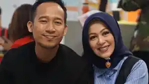 denny-cagur-bersama-istrinya-shanty-widihastuti.jpg