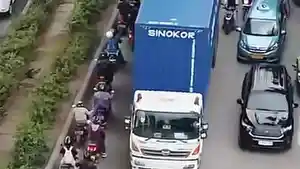 Viral-pemotor-melawan-arus-di-Jalan-Raya-Bekasi.jpg