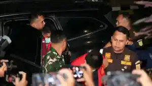 Anggota-DPRD-Kabupaten-Muara-Enim-bersama-anak.jpg