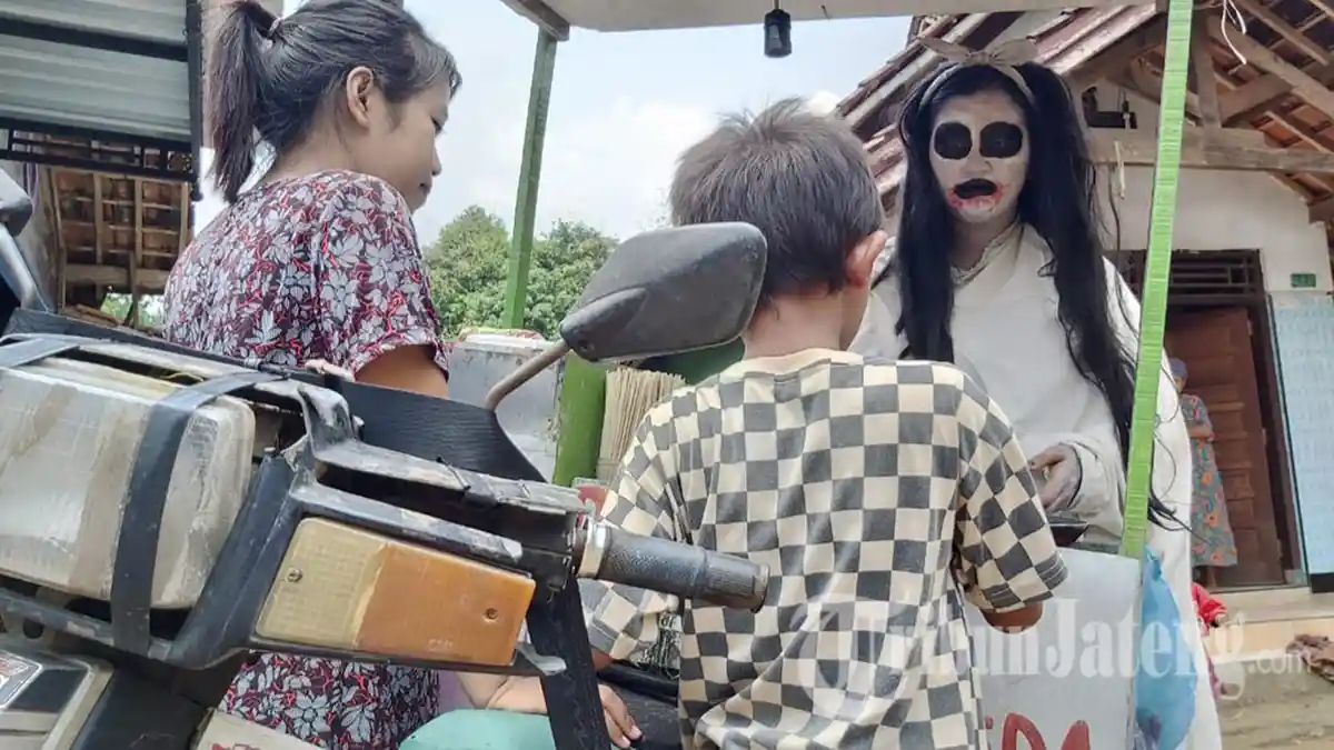 Kuntilanak di Pekalongan Banting Setir Jadi Bakul Papeda