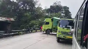kemacetan-di-sitinjau-lauik-562026.jpg