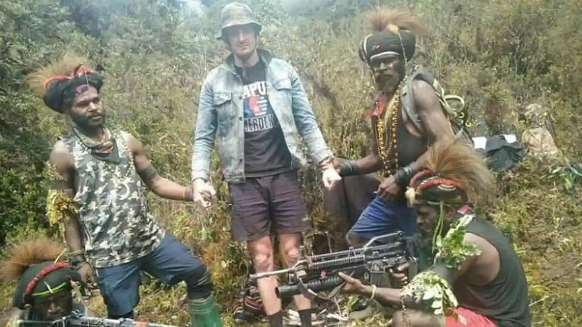 Pilot Susi Air Masih Disandera KKB Papua, Sebby Sambom: Dia Mau Makan Ubi