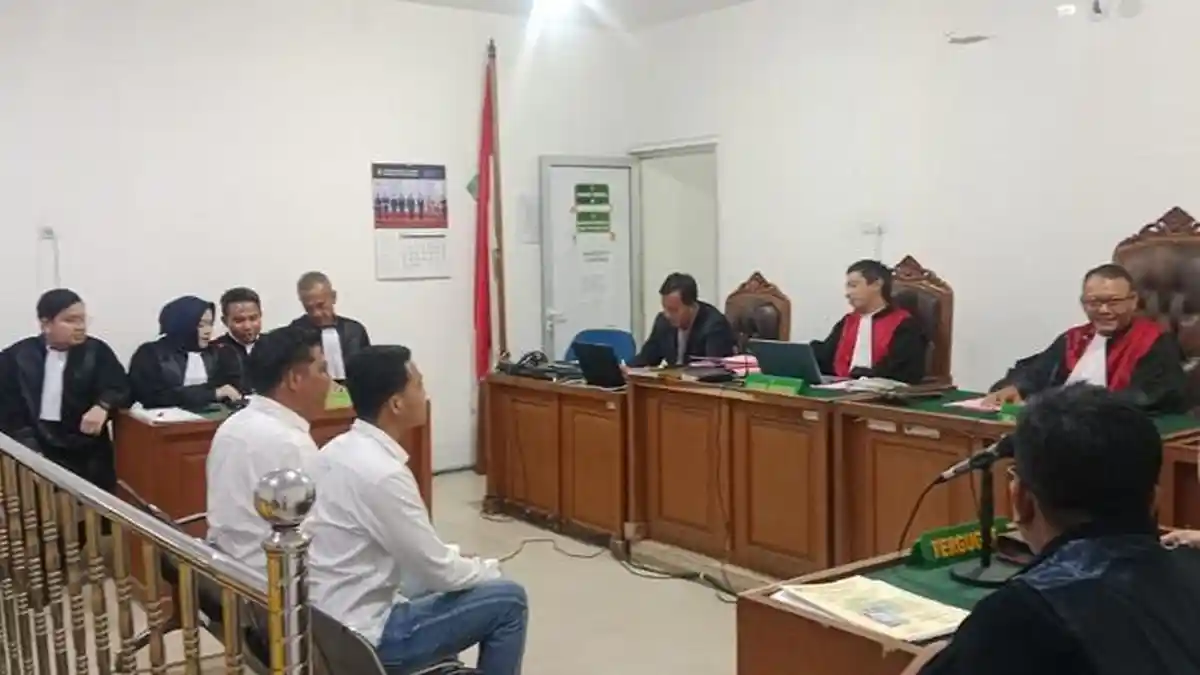 Minta Alphard dan Uang Muka, Oknum Anggota DPRD Muara Enim dan Anaknya Didakwa Kuasai Rp1,6 Miliar - Sripoku.com