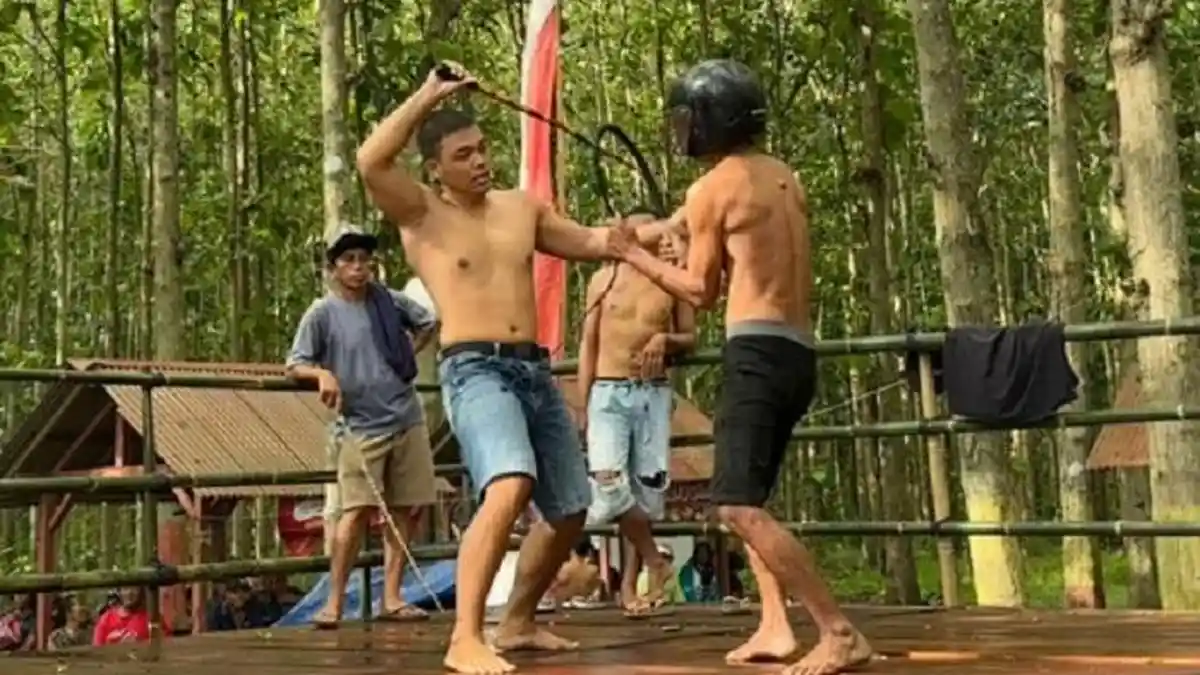 Berbeda dengan Daerah Lain, Tradisi Tiban Banyuwangi Digelar Awal Kemarau