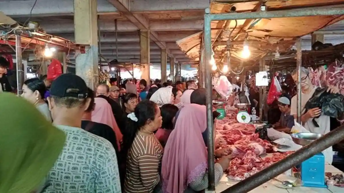 Harga Daging Sapi dan Ayam di Pasar Induk Palembang Melonjak Jelang Idul Adha