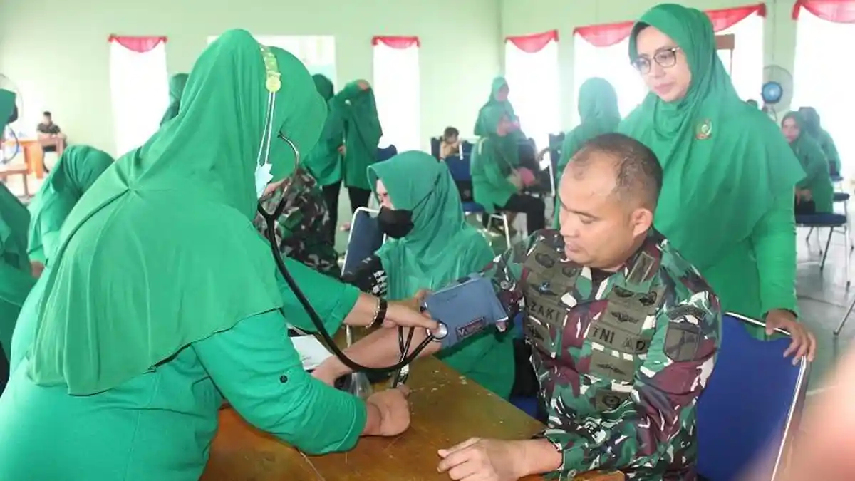 Cek Kesehatan Prajurit dan Keluarga, Persit Kodim Morowali dan Puskesmas Fonuasingko Gelar Posbindu