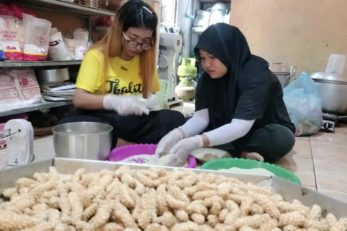 Banjir Pesanan, Kue Keciput di Kudus Mulai Diproduksi Sejak H-1 Ramadan