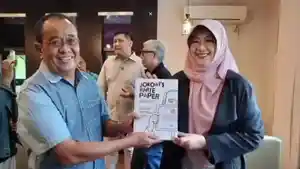 VIRAL-MEDIA-SOSIAL-Said-Didu-dan-Dr-Tifa-memamerkan-buku-berjudul-Jokowi-White-Papers.jpg