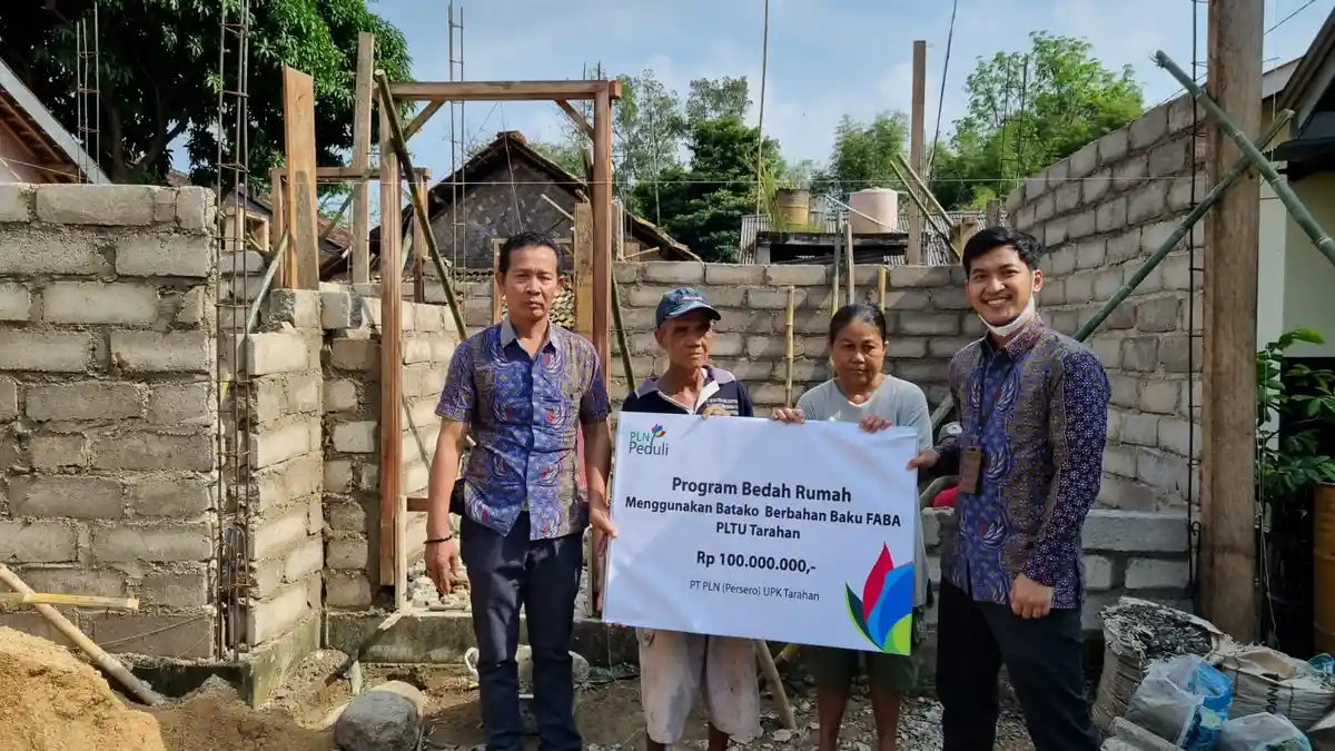 Tangis Bahagia Warga Ring 1 PLN UPK Tarahan Berkat Rumah dari FABA