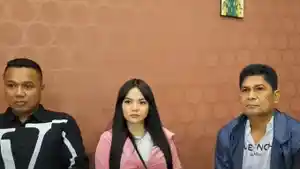 Dinar-Candy-bersama-kuasa-hukumnya-Nicholas-Kili-Kili.jpg