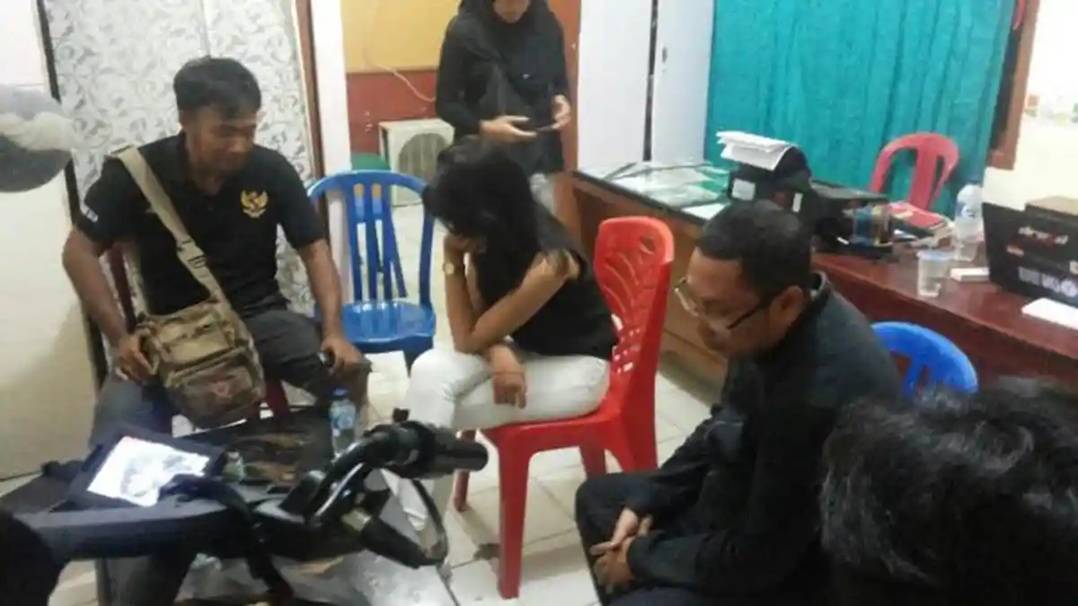 Gadis 16 Tahun Sudah Jadi Mucikari, Tawarkan Temannya Sendiri