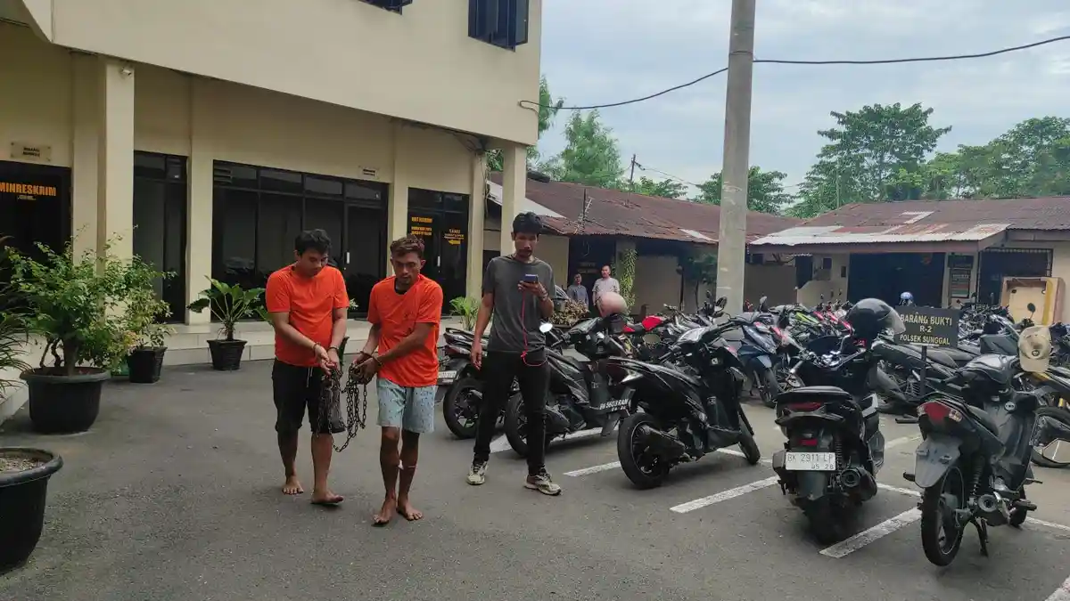 Curi Sepeda Motor di Kawasan Medan Sunggal, 2 Maling Ini Dirantai, 1 Pelaku Kakinya Dijebol Peluru