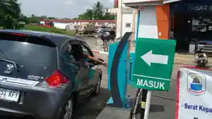 gate-parkir-pasar-sampay-lebakj.jpg