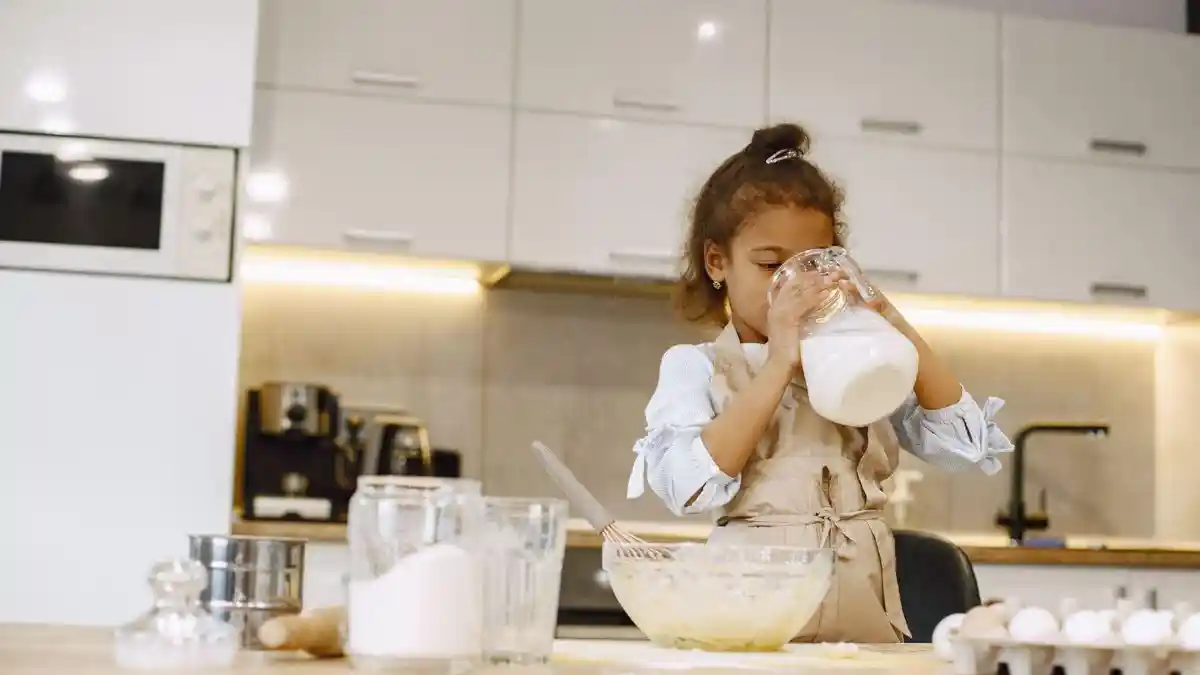 Haruskah Anak Minum Susu? Ini Fakta Ilmiah tentang Manfaat dan Jenis Susu
