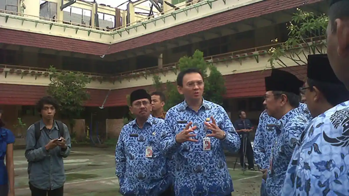 Ahok Tinjau Sekolah Terbakar Usai Beri Arahan Siswa UN