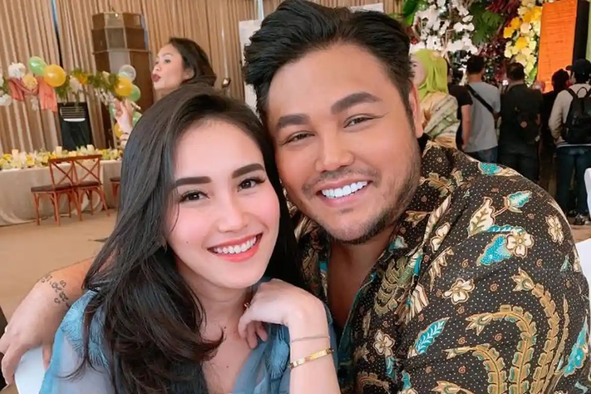 Ayu Ting Ting Klarifikasi soal Ciuman Bibir dengan Ivan Gunawan, Beri Balasan Menohok: Ngaco Lo!