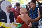 Ibu-ibu Hemat Rp16.000 Beli di Pasar Murah Bangkalan, Misbah Borong Minyak Goreng sampai Telur