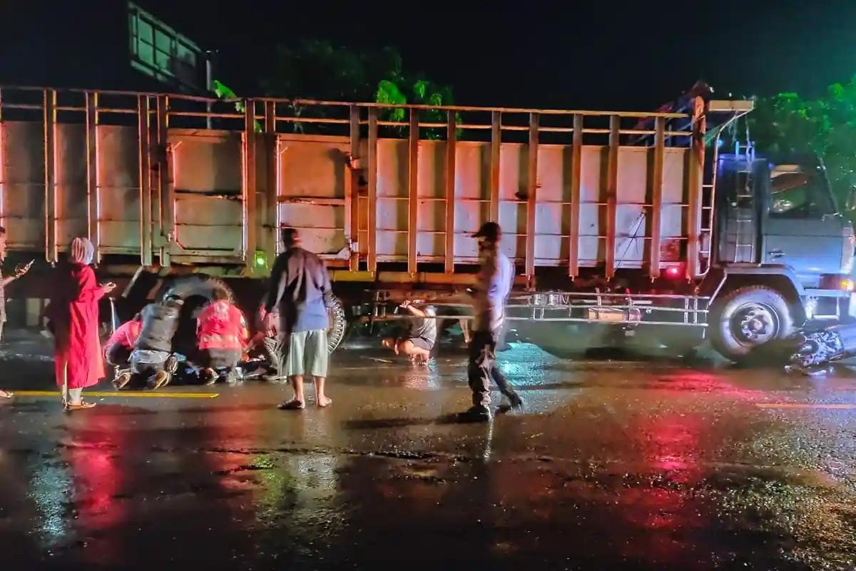 Diduga Sopir Truk Telat Ngerem, Pemotor yang Berhenti di Lampu Merah di Sragen Tewas Terlindas