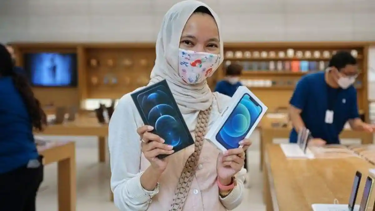 Beli iPhone 12 Pertama, Sosok Agnes Perempuan Indonesia yang Fotonya Dipajang CEO Apple Tim Cook