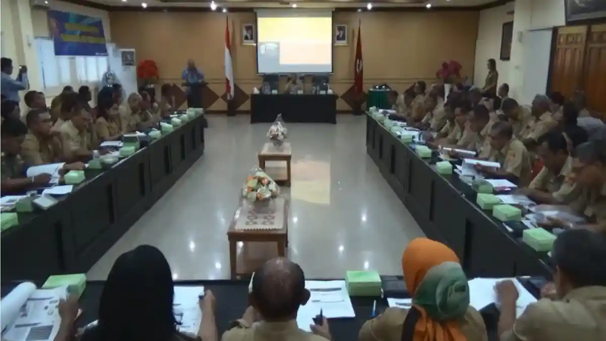 Cegah Penyebaran COVID-19, Mulai Besok Pegawai Pemkot Ambon Kerja dari Rumah