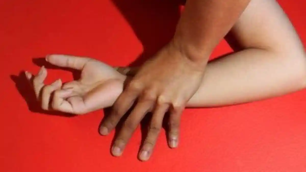 Istri Sedang Memasak, Suami Cabuli Anak Tiri di Kamar