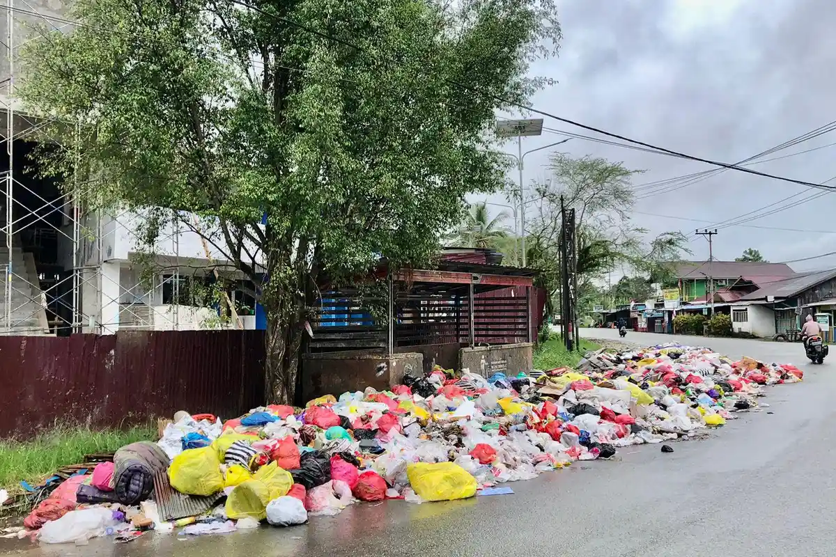 Oknum Warga Berselisih dengan Petugas DLH, Sampah Menumpuk di Seluruh TPS Samarinda Seberang