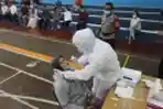 Warga Tebet Jalani Tes Cepat Covid-19