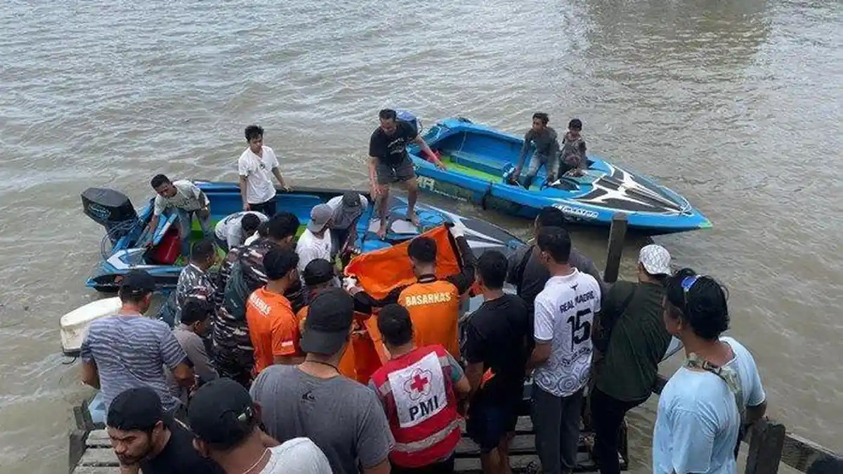 Kecelakaan Laut di Nunukan, 4 Orang Tewas, 4 Hilang, 8 Selamat Insiden Speedboat Terbalik