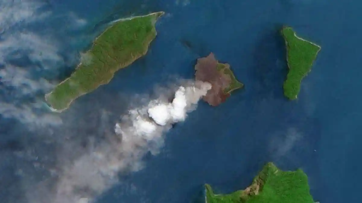 Status Gunung Anak Krakatau Naik ke Level III Siaga, Warga dan ...