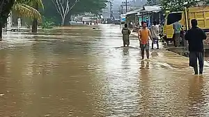 Banjir-rendami-jalan-nasional-di-Alue-Bata-Tadu-Raya-Nagan-Raya-Kamis-752026.jpg