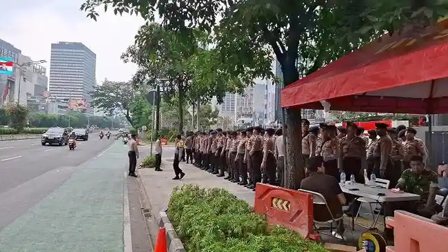 Brimob Berjaga di Kawasan Thamrin yang Jadi Titik Blokade Pendemo, Massa Belum Terlihat