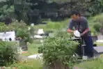 Ziarah Makam Saat Natal