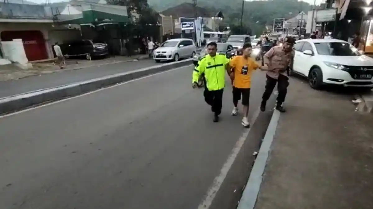 Setelah Terobos One Way di Malangbong dan Hampir Tabrak Polisi, Dua Pria Ini Ajak Petugas Berkelahi