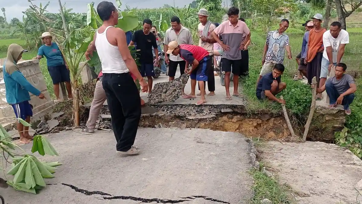 Jembatan di Desa Keser Arah Tunjungan Blora Ambrol, Warga: Ini Akses Jalan Utama