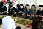 andika-perkasa-ziarah-ke-makam-bung-karno-di-blitar-bareng-elite-pdip.jpg