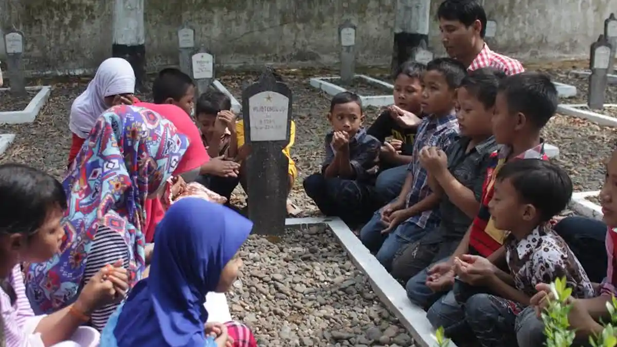 Doa Ziarah Kubur, Lengkap dari Tulisan Arab Hingga Latin