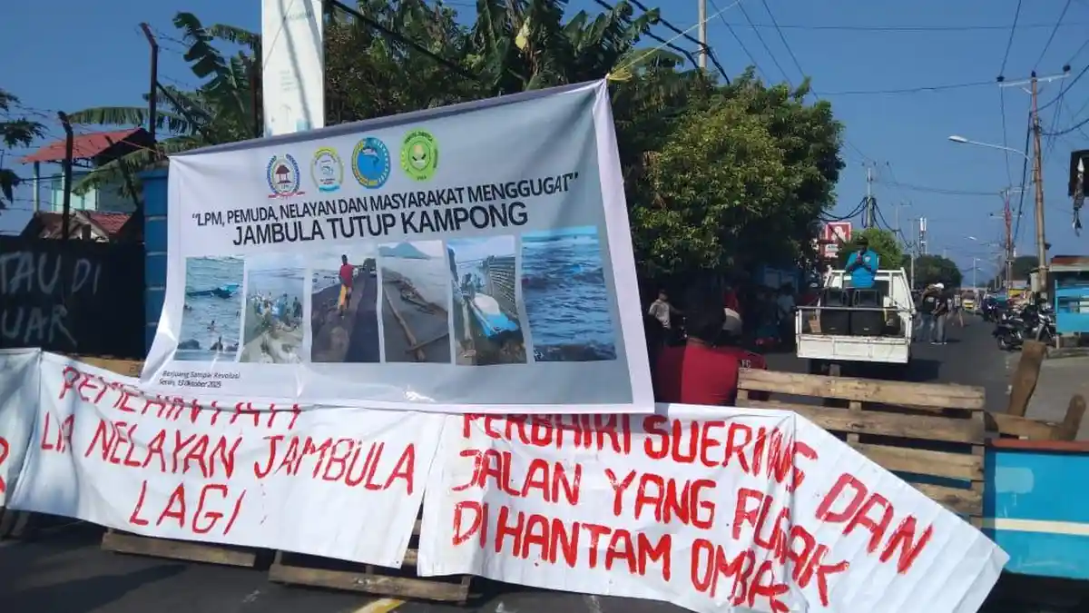 Warga Kelurahan Jambula Ternate Blokade Jalan Utama dan Jalur Penyaluran BBM, Ini Penyebabnya