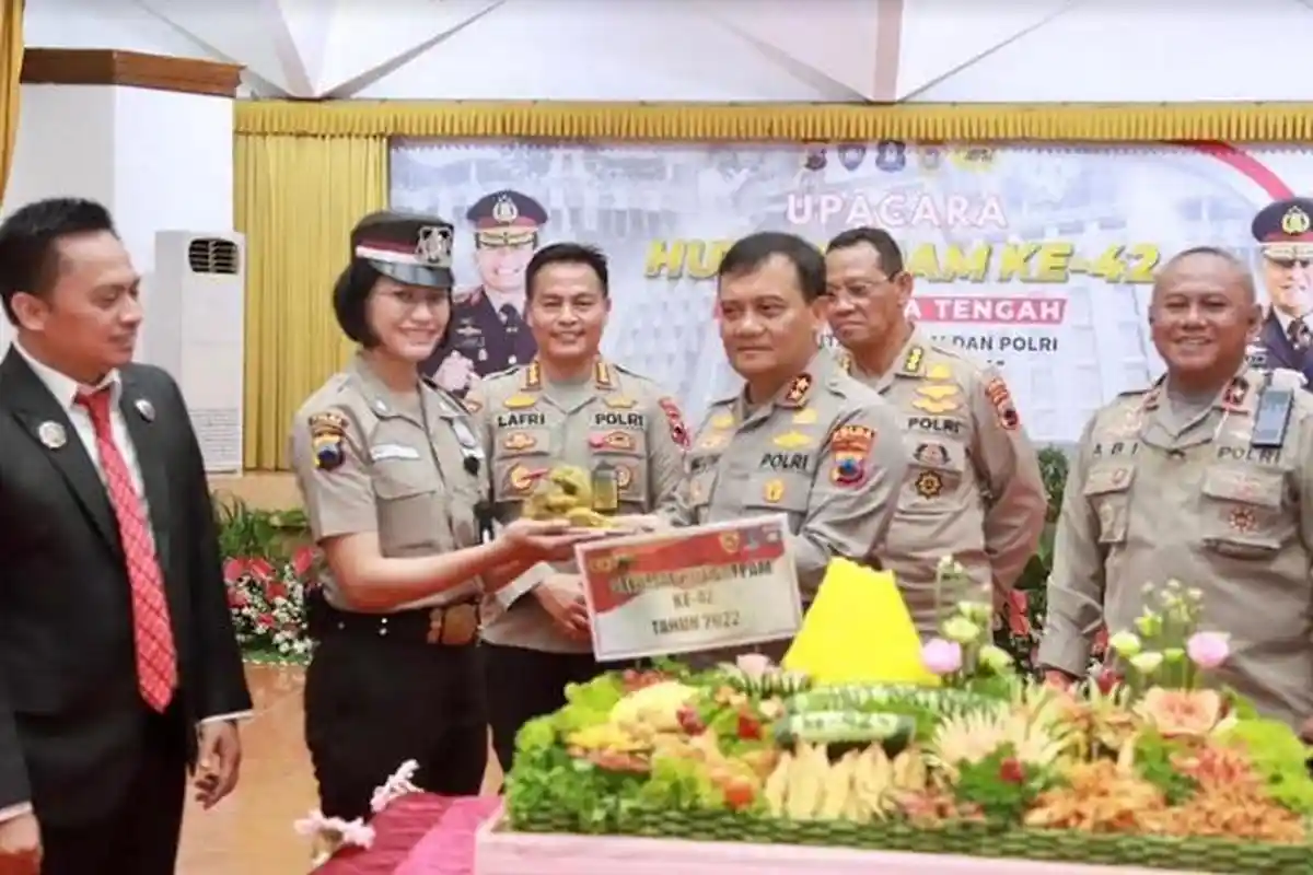 HUT ke-42 Satpam, Polda Jateng Beri Penghargaan Dua Satpam Tangkap Maling