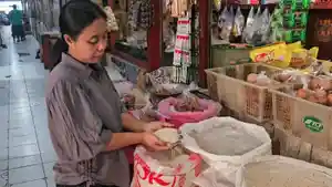 pedagang-beras-di-Pasar-Besar-Kota-Madiun-Endah-Kriswanti.jpg
