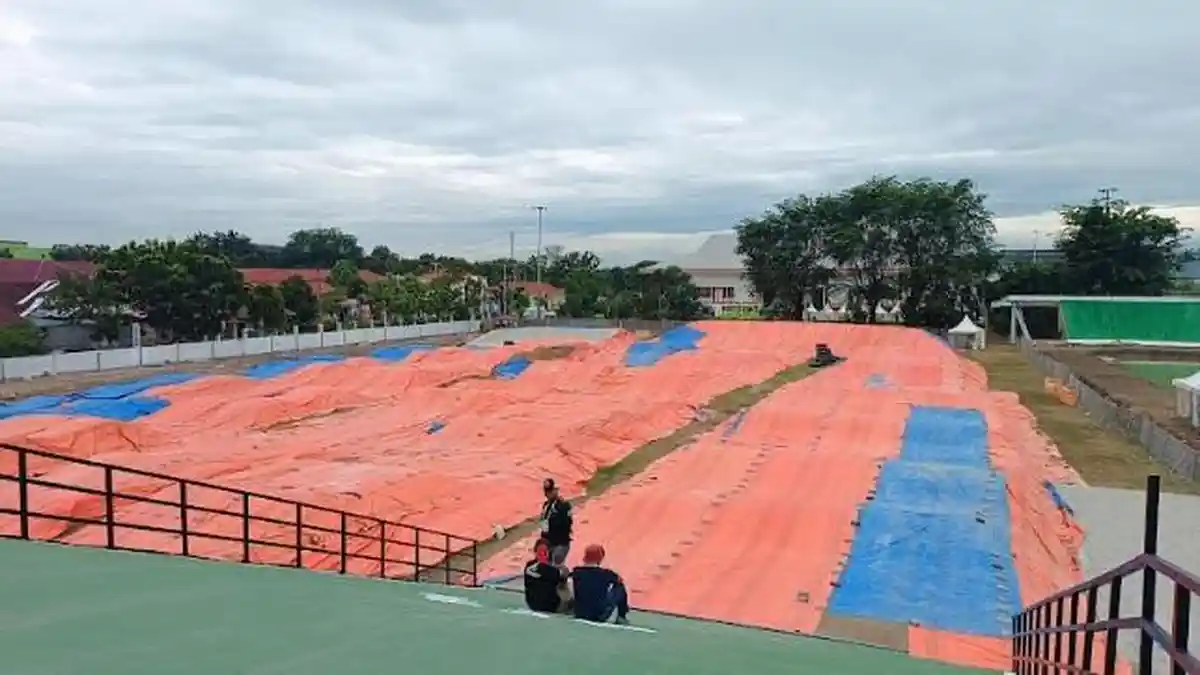 Arena-BMX-Disporasu-tempak-ditutupi-menggunakan-terpal_1.jpg