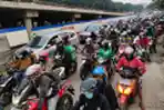 Kemacetan di Samping Proyek Flyover Kopo