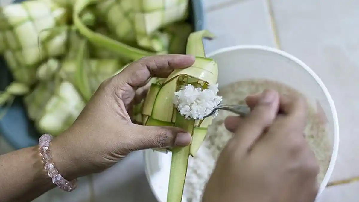 Tips Memasak Ketupat Idul Adha Cepat, Enak dan Tahan Lama, Cukup 60 Menit
