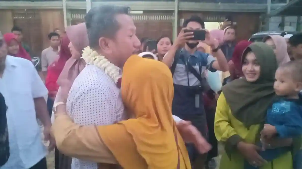 Pulang Kampung, Crazy Rich Grobogan Joko Suranto Jalan Kaki 2 Km ke Rumahnya