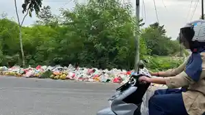 tumpukan-sampah-di-Jalan-Melati-Kota-Pekanbaru.jpg