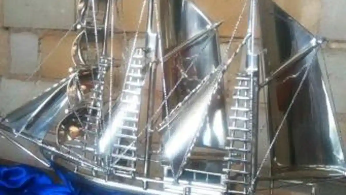 Kapal Layar Berbahan Timah Ini Dijual Rp 7 Juta