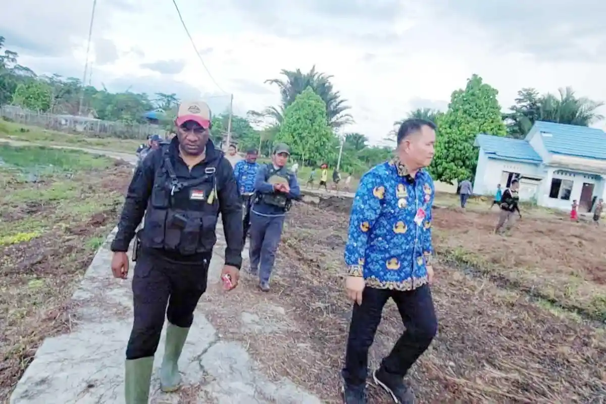 Dampingi Pj Bupati Maybrat di Kampung Aisa, Kapolres Minta Dukungan saat Kunker Kapolda Papua Barat