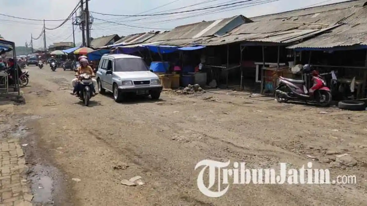 Pemkot Malang Berjanji Akan Perbaiki Jalan Rusak di Pasar Gadang pada 25 Oktober 2021 Mendatang
